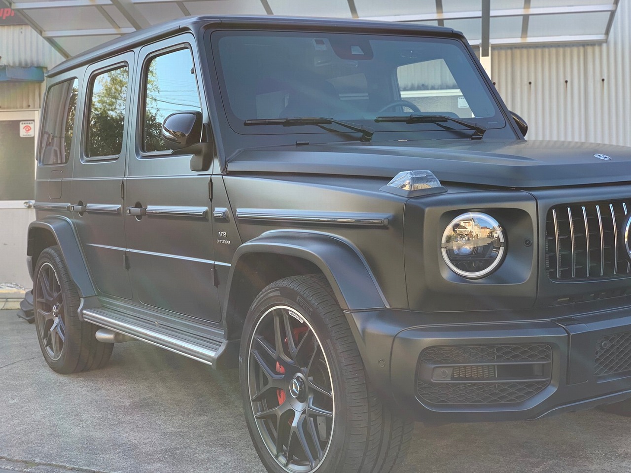 メルセデスベンツAMG G63の背面タイヤレスカバー取付 マットメタリック 
